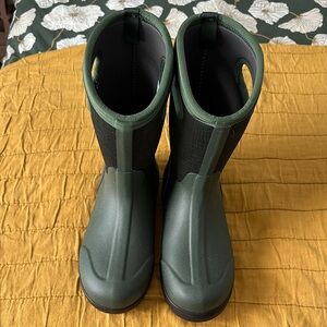 Bogs Kids Forest Green and Black Boots